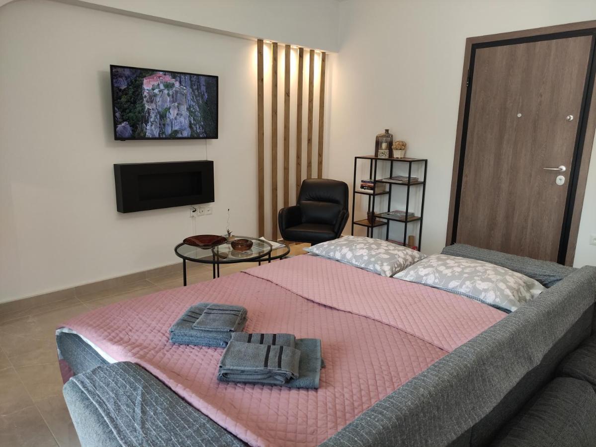 Grey Swan - Modern & Stylish Apartment With Private Parking โวโลส ภายนอก รูปภาพ