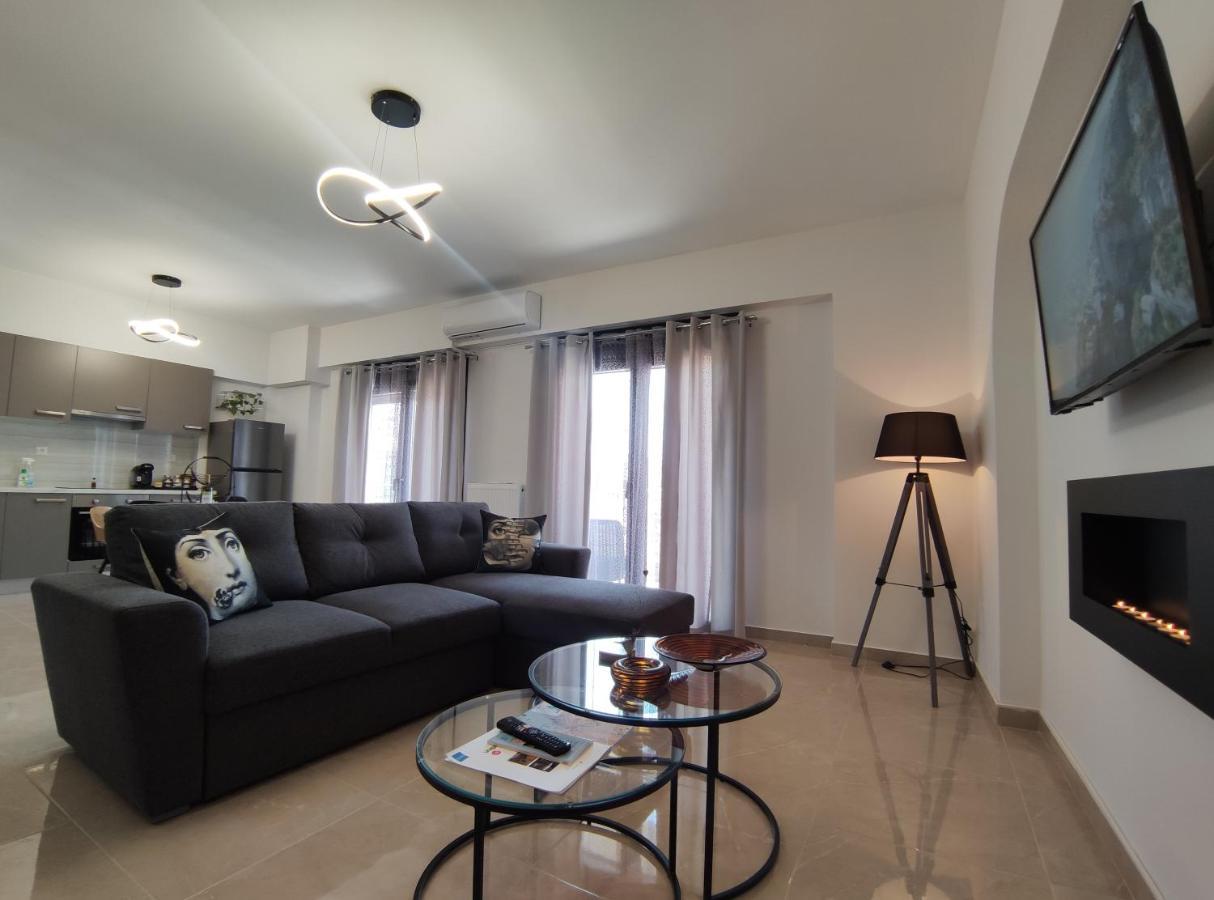 Grey Swan - Modern & Stylish Apartment With Private Parking โวโลส ภายนอก รูปภาพ