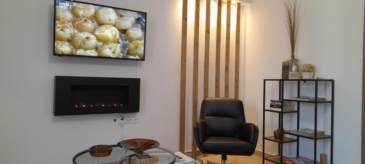 Grey Swan - Modern & Stylish Apartment With Private Parking โวโลส ภายนอก รูปภาพ