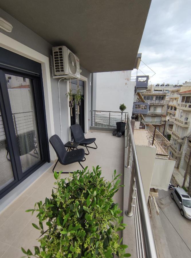 Grey Swan - Modern & Stylish Apartment With Private Parking โวโลส ภายนอก รูปภาพ