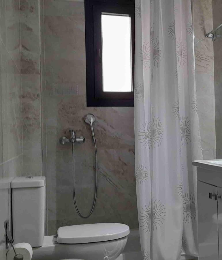 Grey Swan - Modern & Stylish Apartment With Private Parking โวโลส ภายนอก รูปภาพ